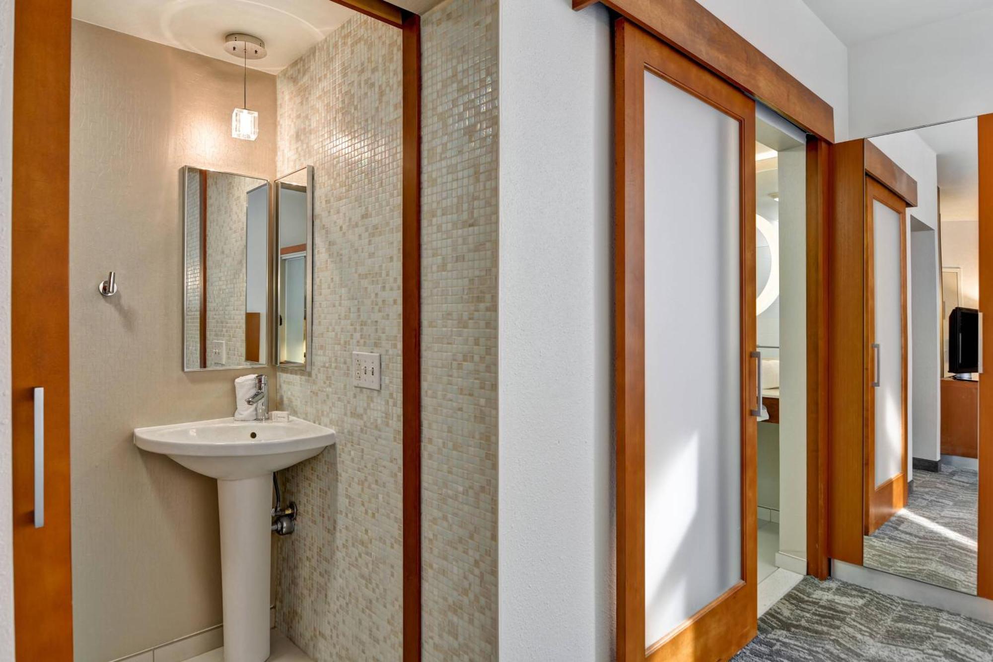 Springhill Suites By Marriott Cincinnati Midtown Exterior foto